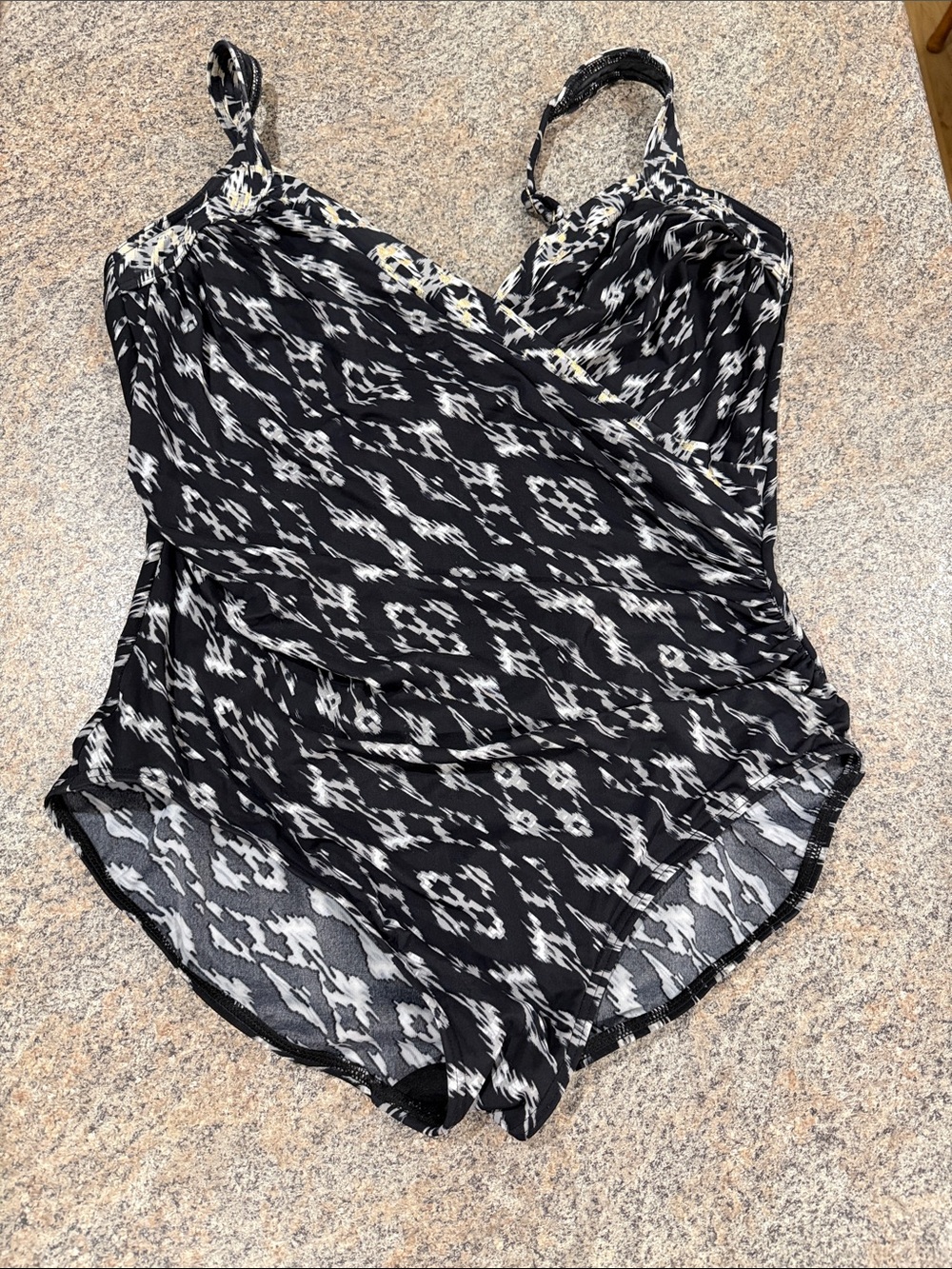 Miraclesuit Labryrinth Sanibel wrap front one piece swimsuit size 18